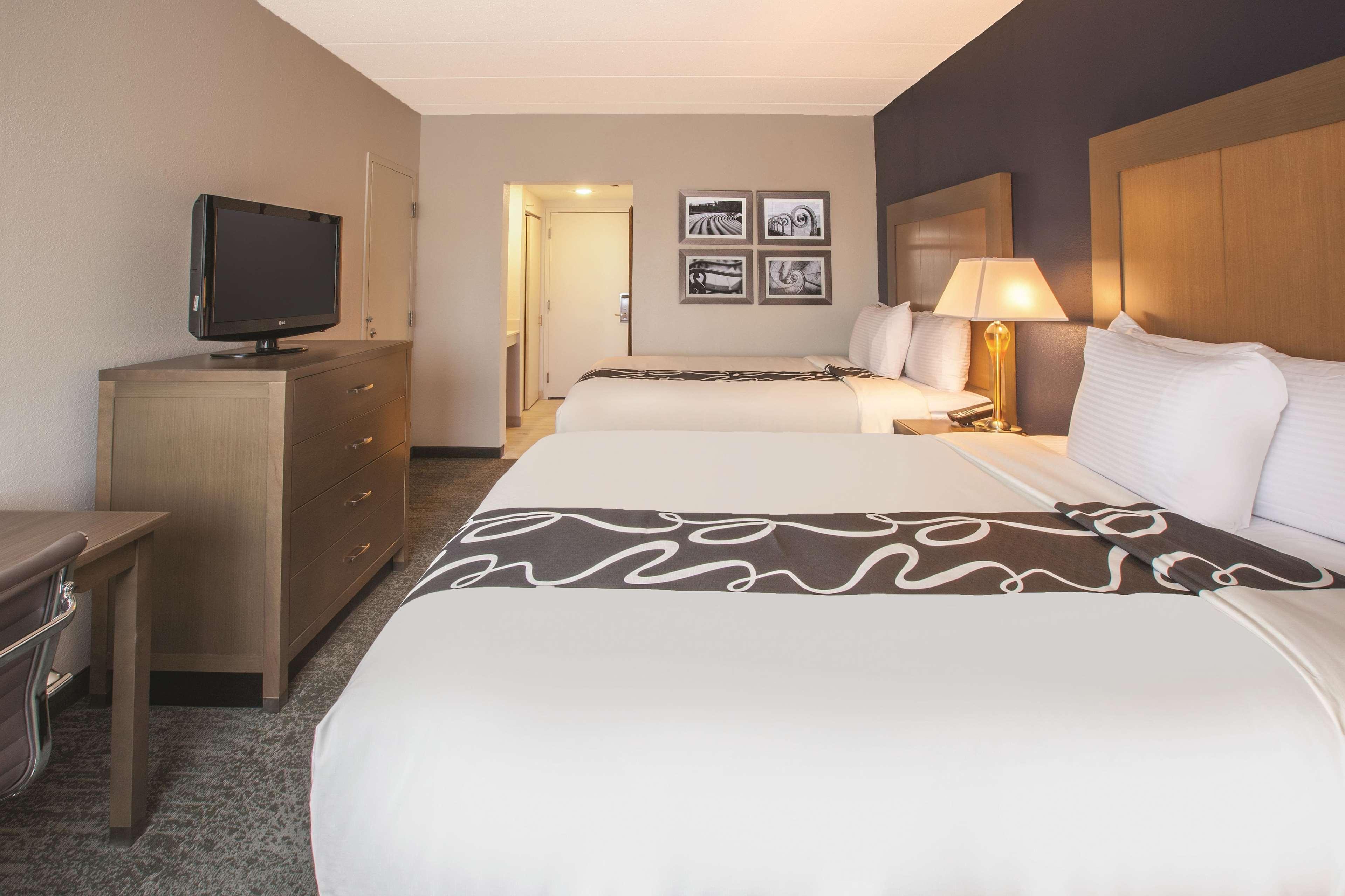 מלון אסינגטון La Quinta By Wyndham Philadelphia Airport מראה חיצוני תמונה