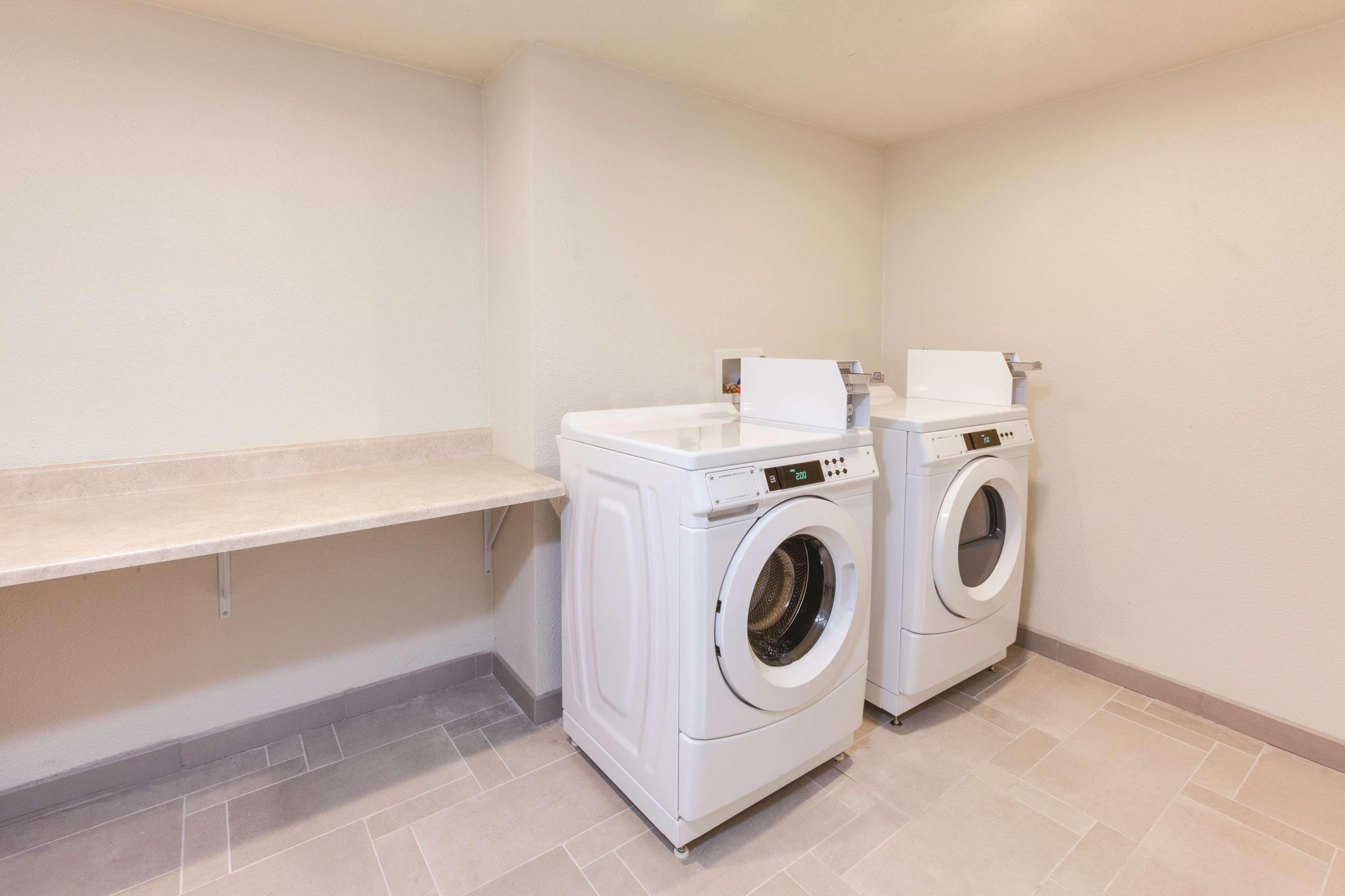 מלון אסינגטון La Quinta By Wyndham Philadelphia Airport מראה חיצוני תמונה