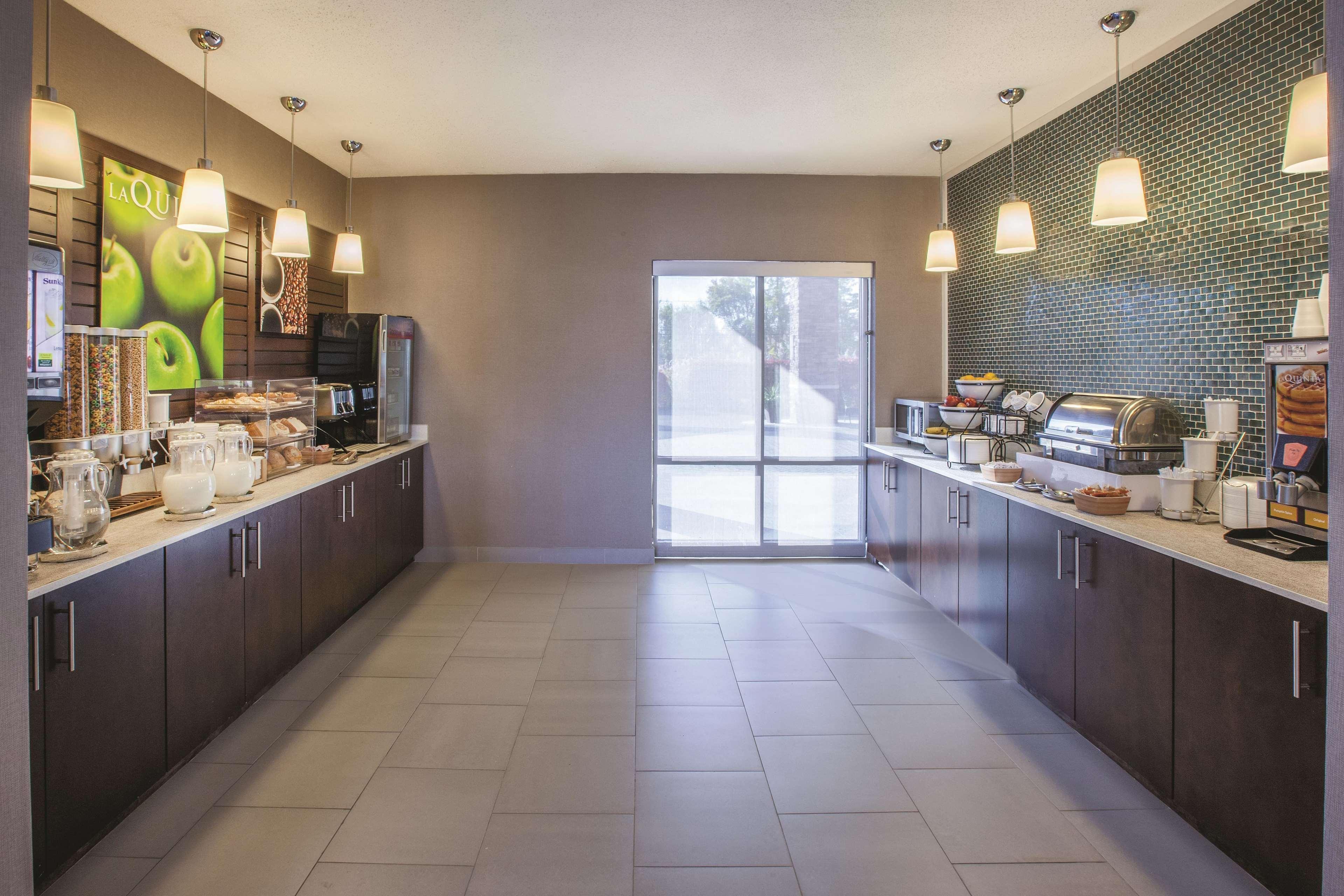 מלון אסינגטון La Quinta By Wyndham Philadelphia Airport מראה חיצוני תמונה